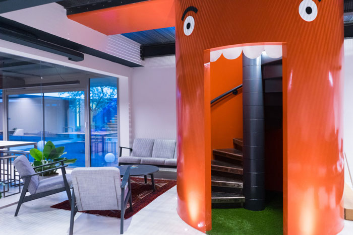 家具廠房辦公室旋轉樓梯裝修設計效果圖